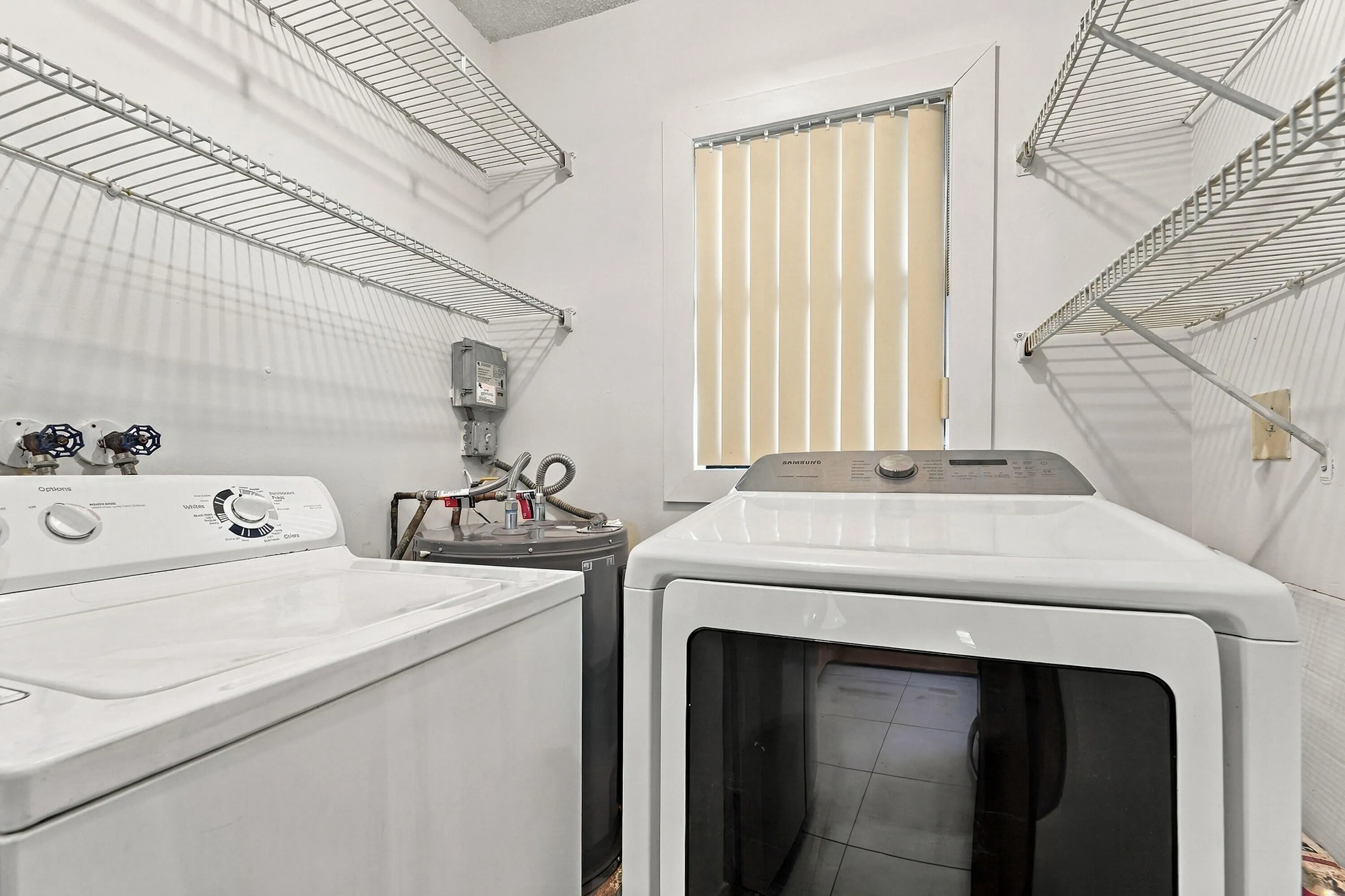 2907 NE 8TH Terrace #201