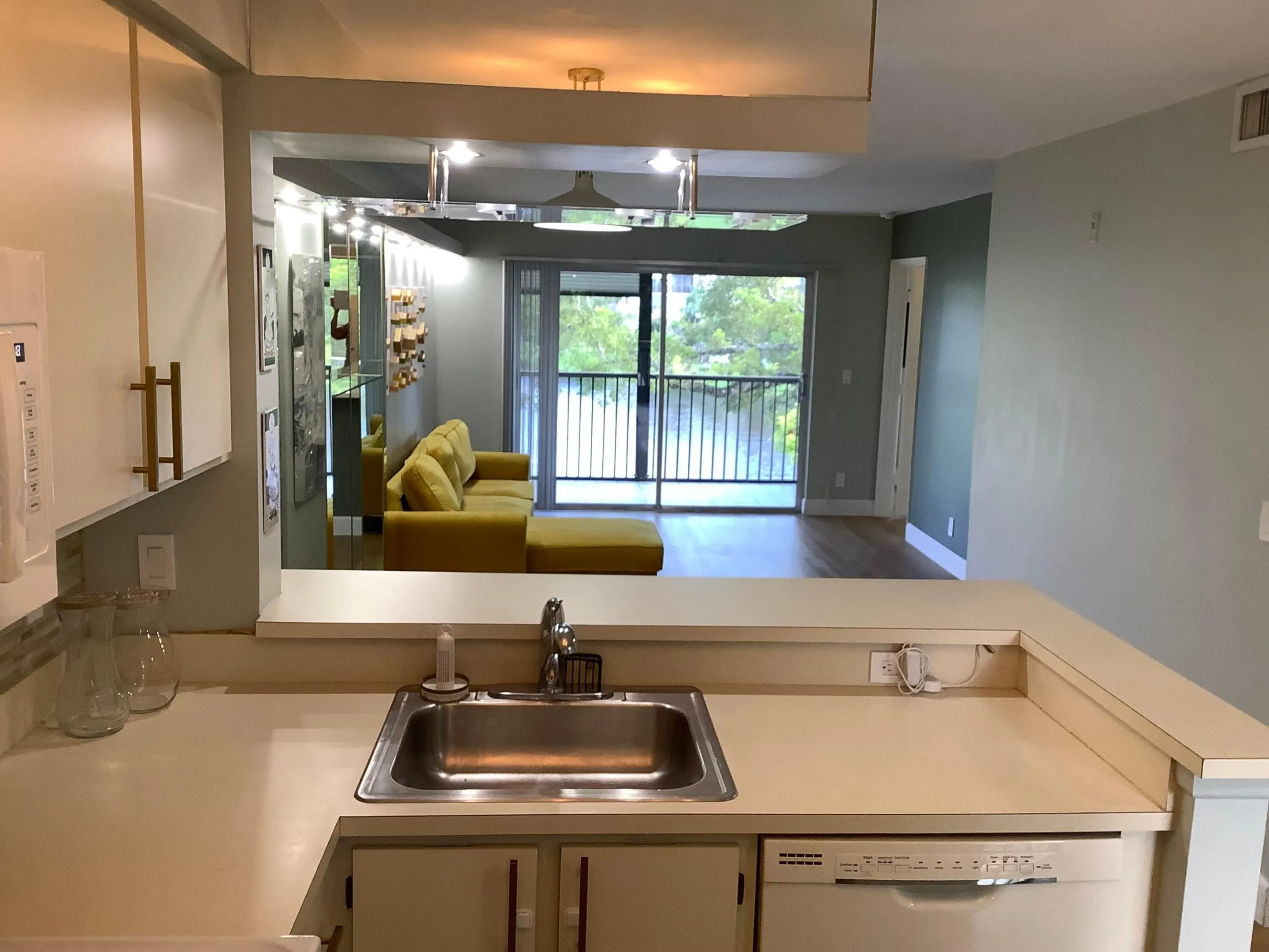 2228 N CYPRESS BEND Drive #307