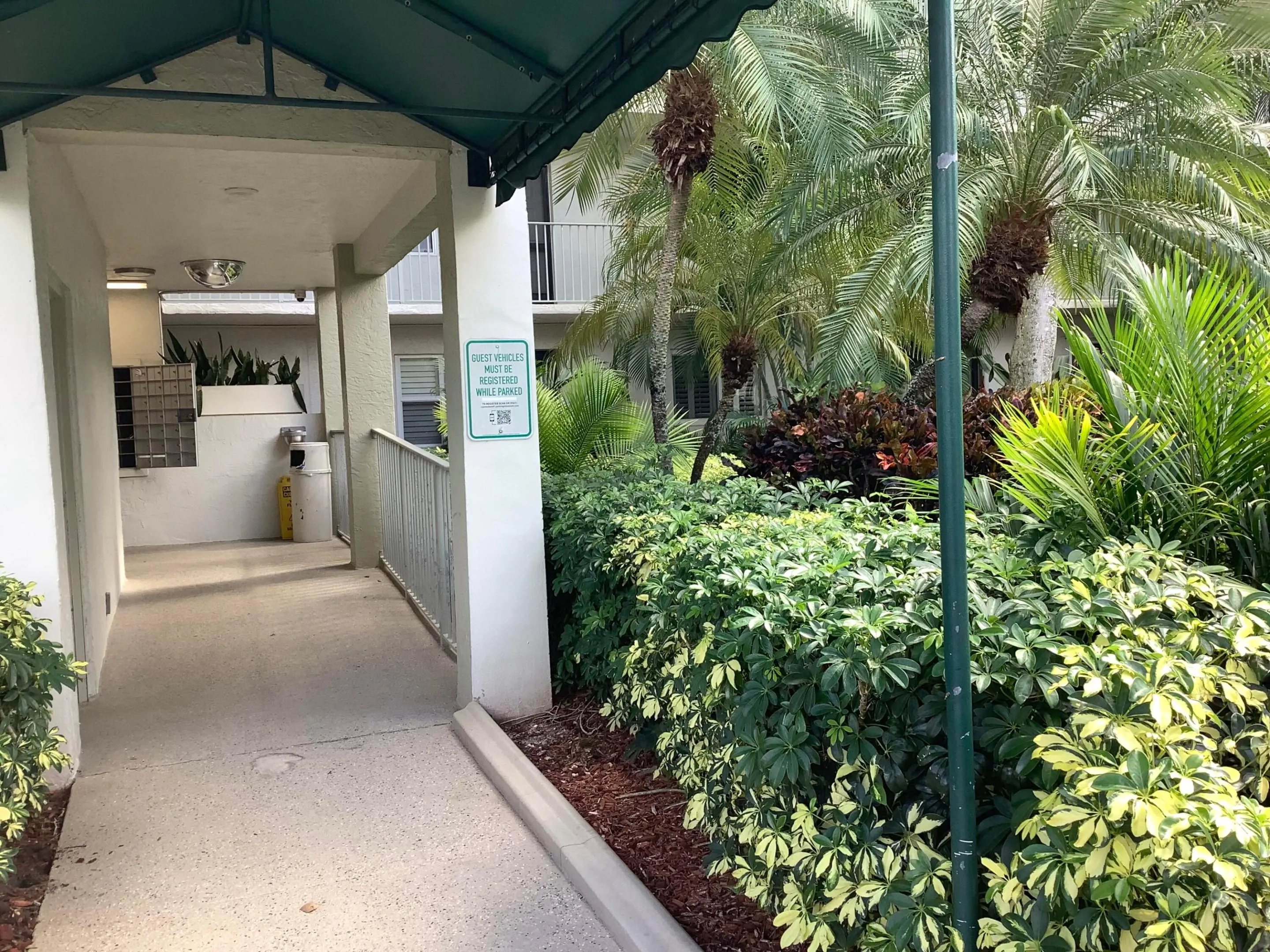 2228 N CYPRESS BEND Drive #307