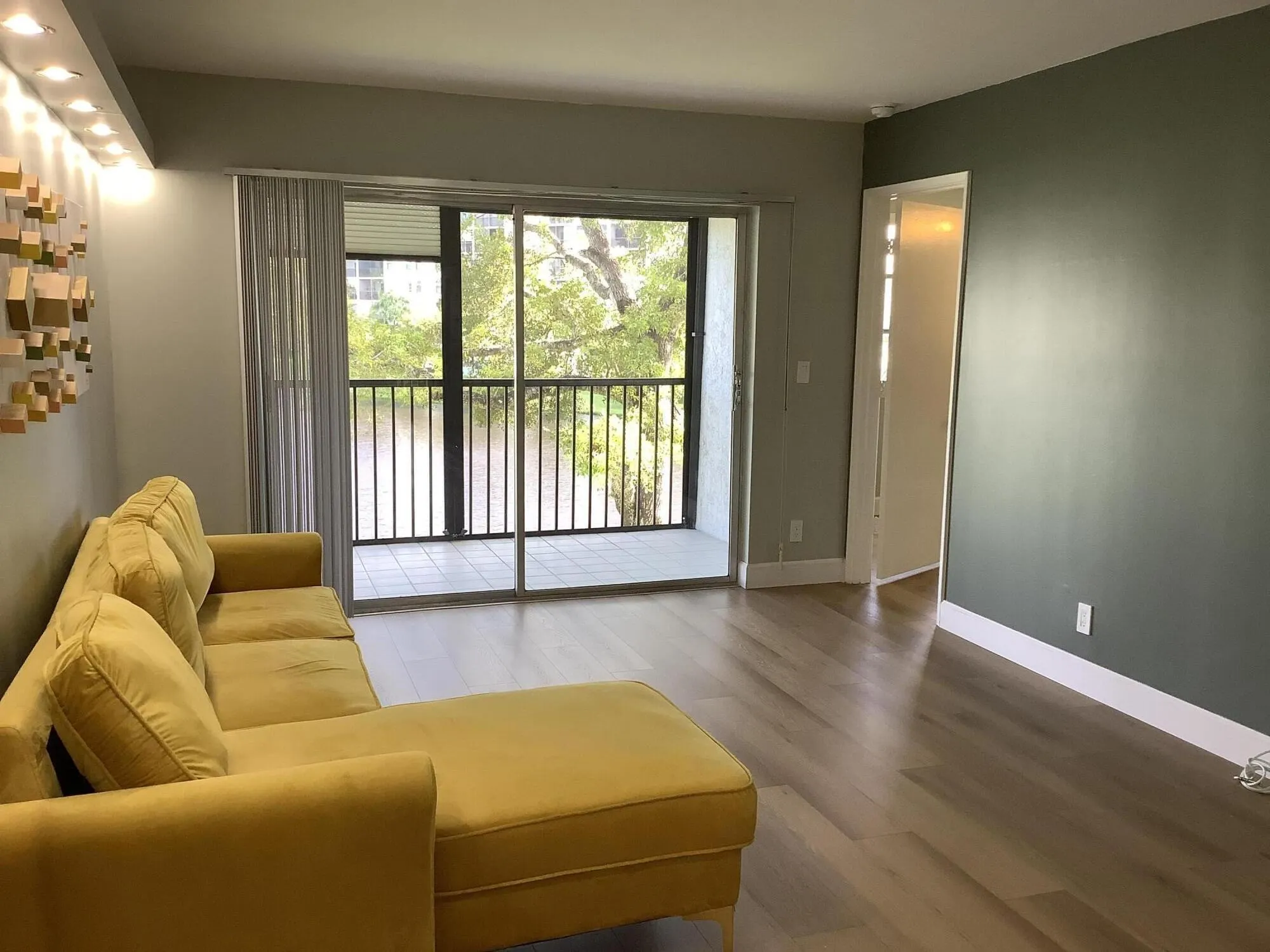 2228 N CYPRESS BEND Drive #307
