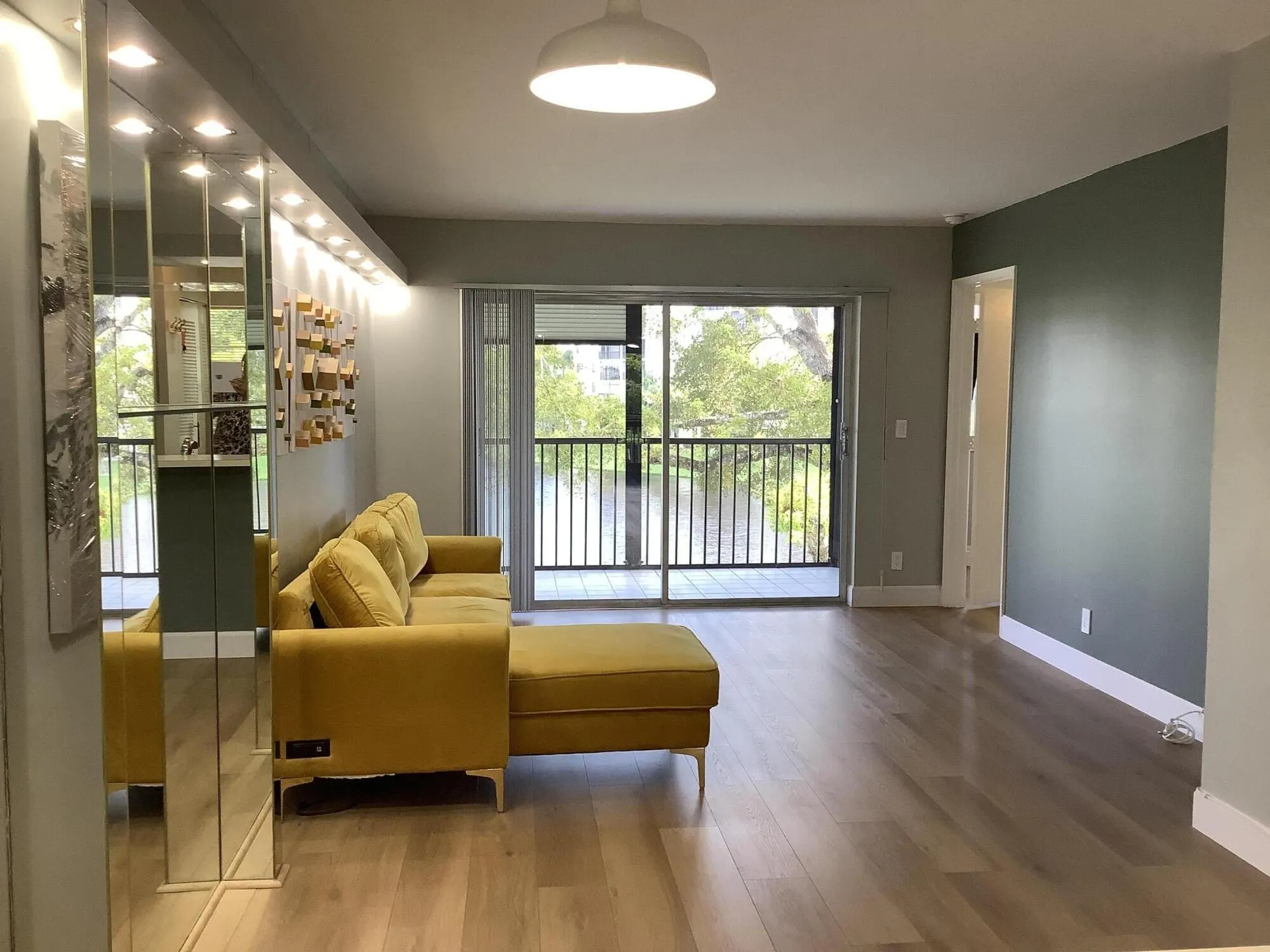2228 N CYPRESS BEND Drive #307