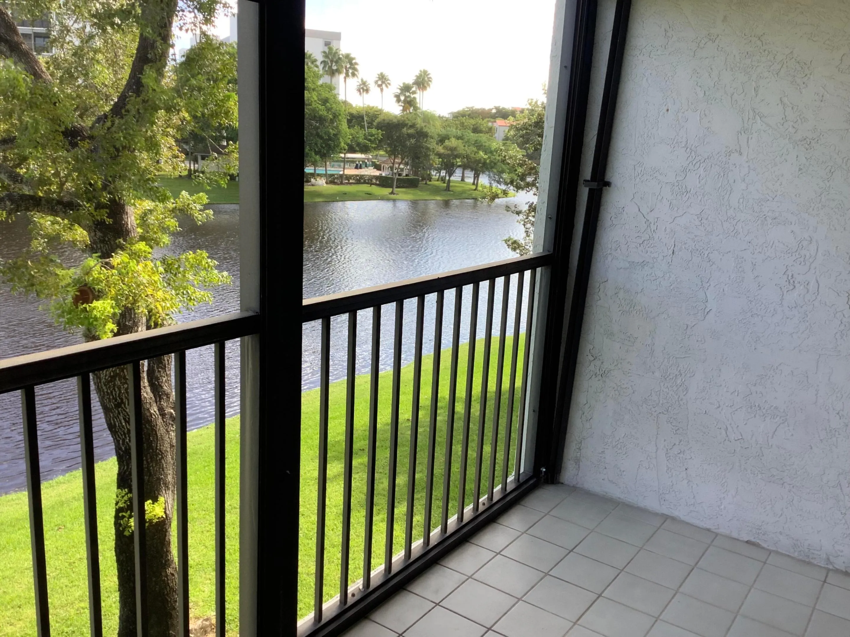2228 N CYPRESS BEND Drive #307