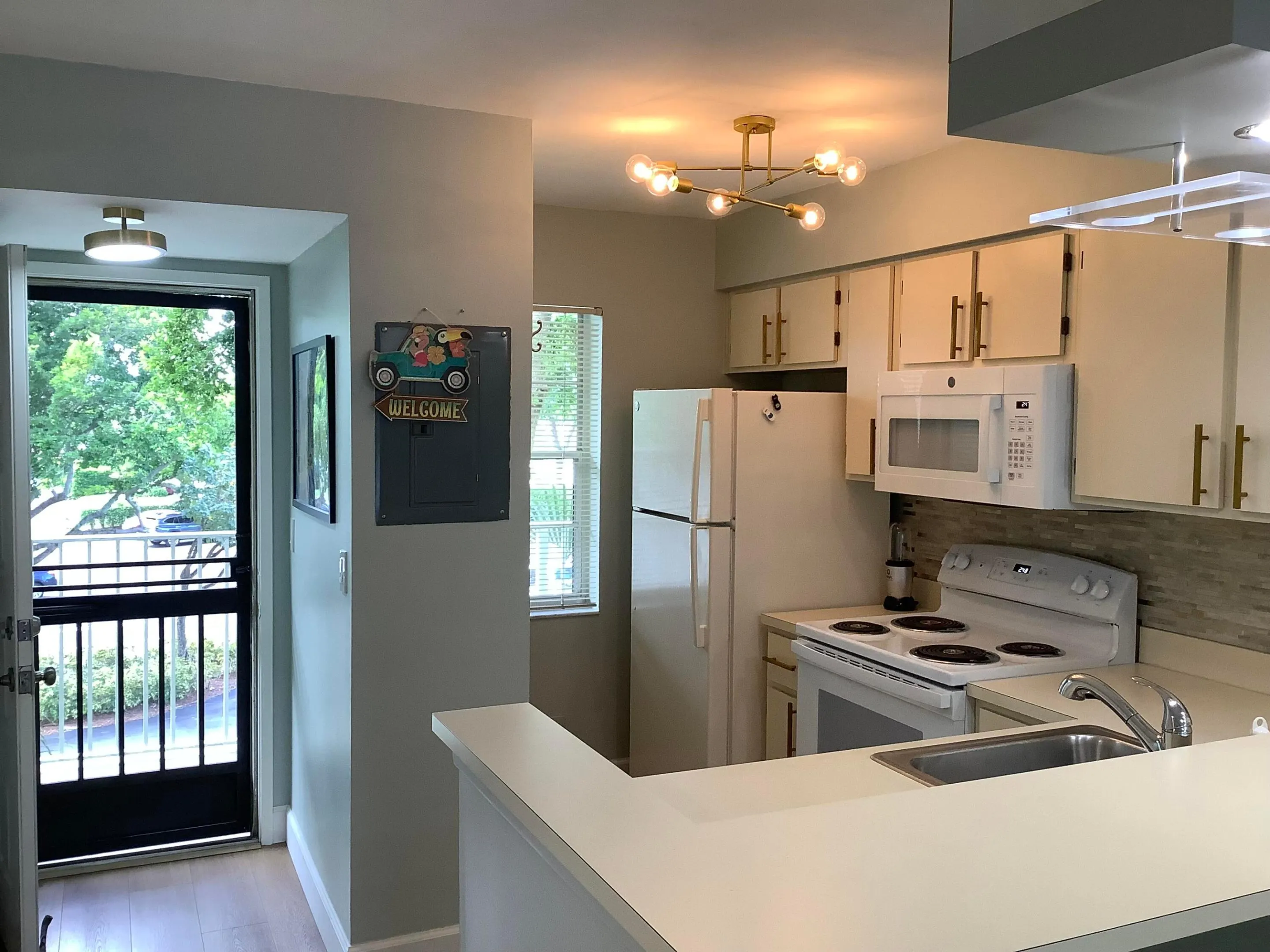 2228 N CYPRESS BEND Drive #307