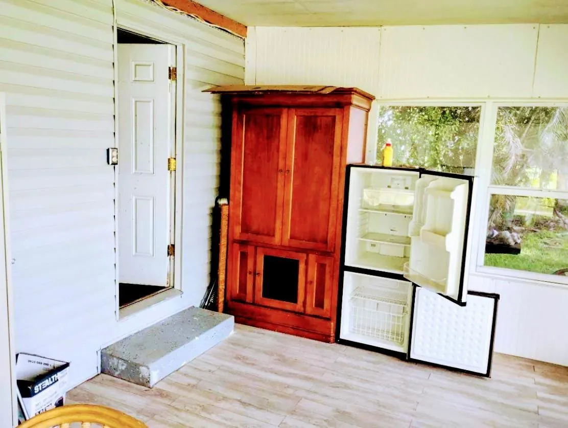 1048 Arvin Lane