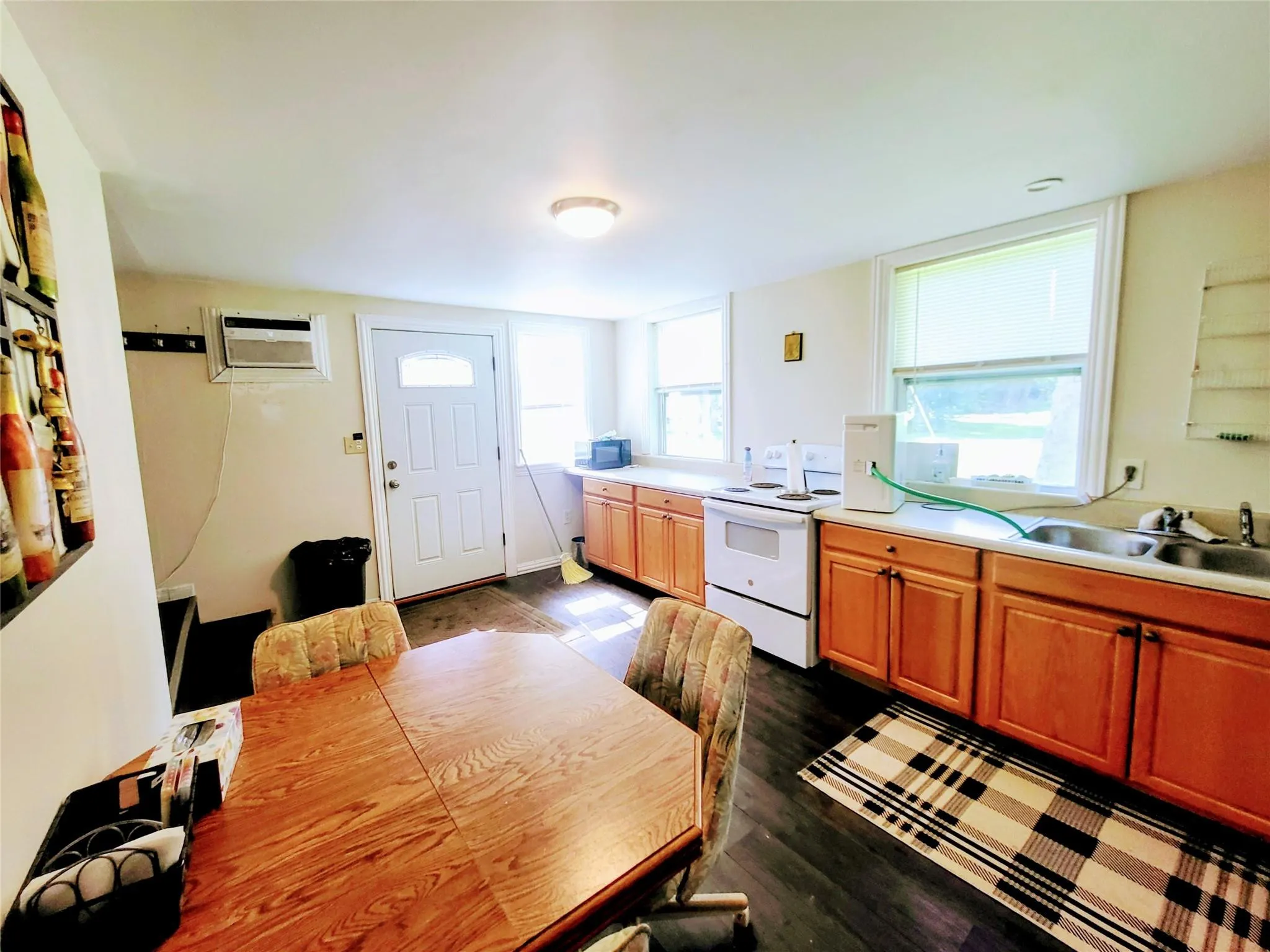 1048 Arvin Lane