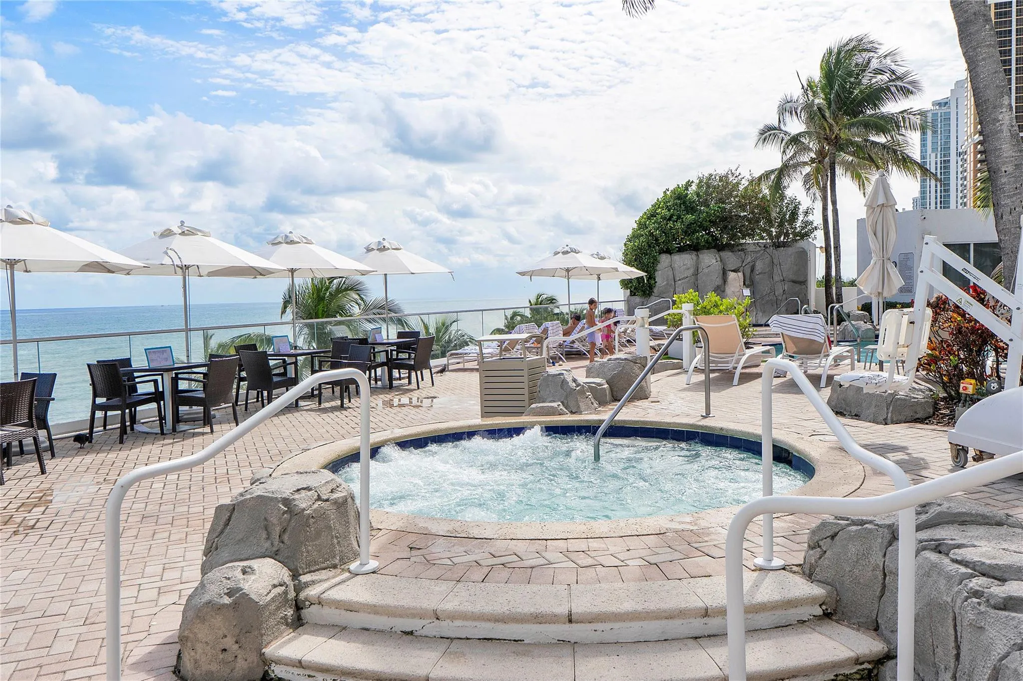 18001 Collins Avenue #2806