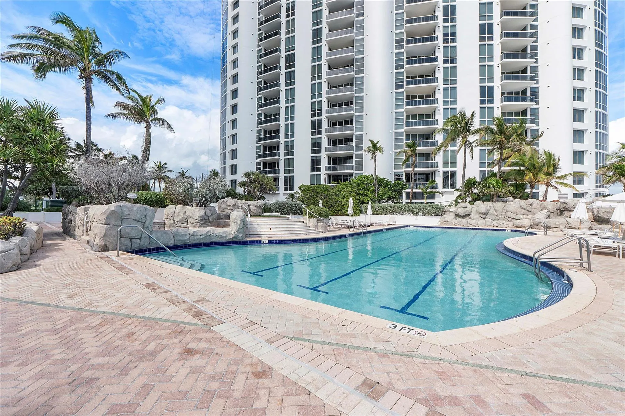 18001 Collins Avenue #2806