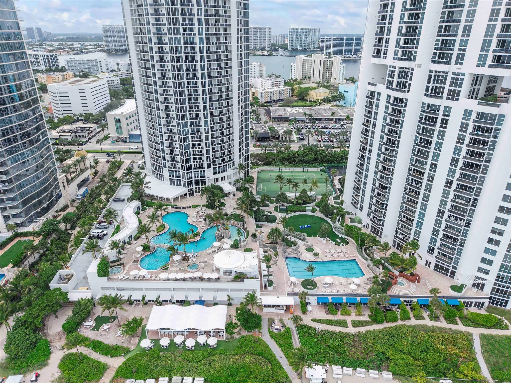 18001 Collins Avenue #2806