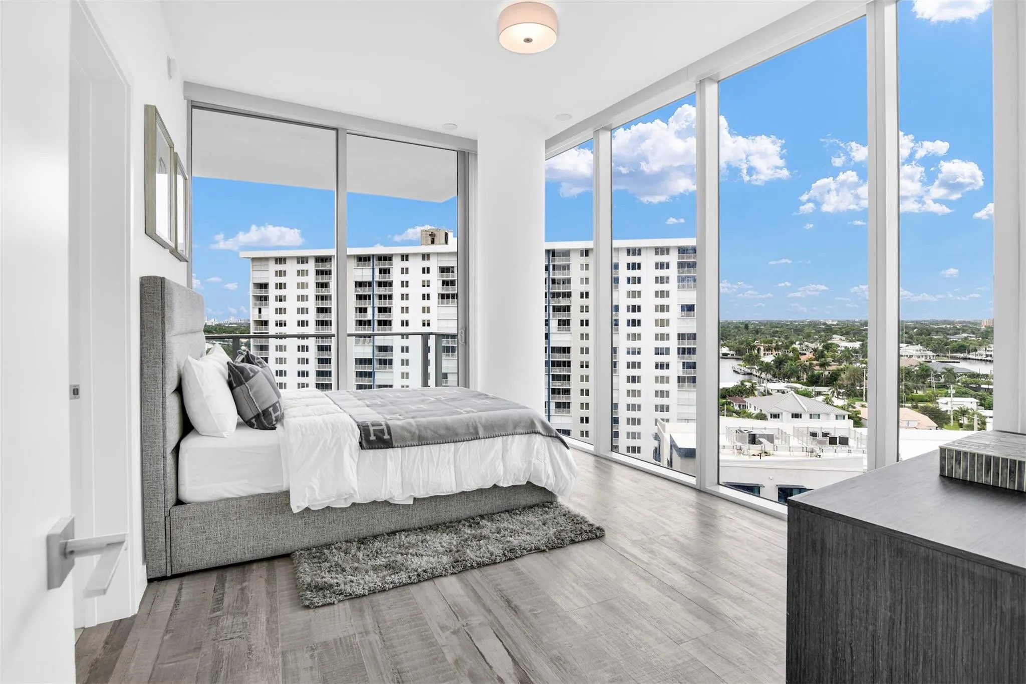 2200 N Ocean Boulevard #S906