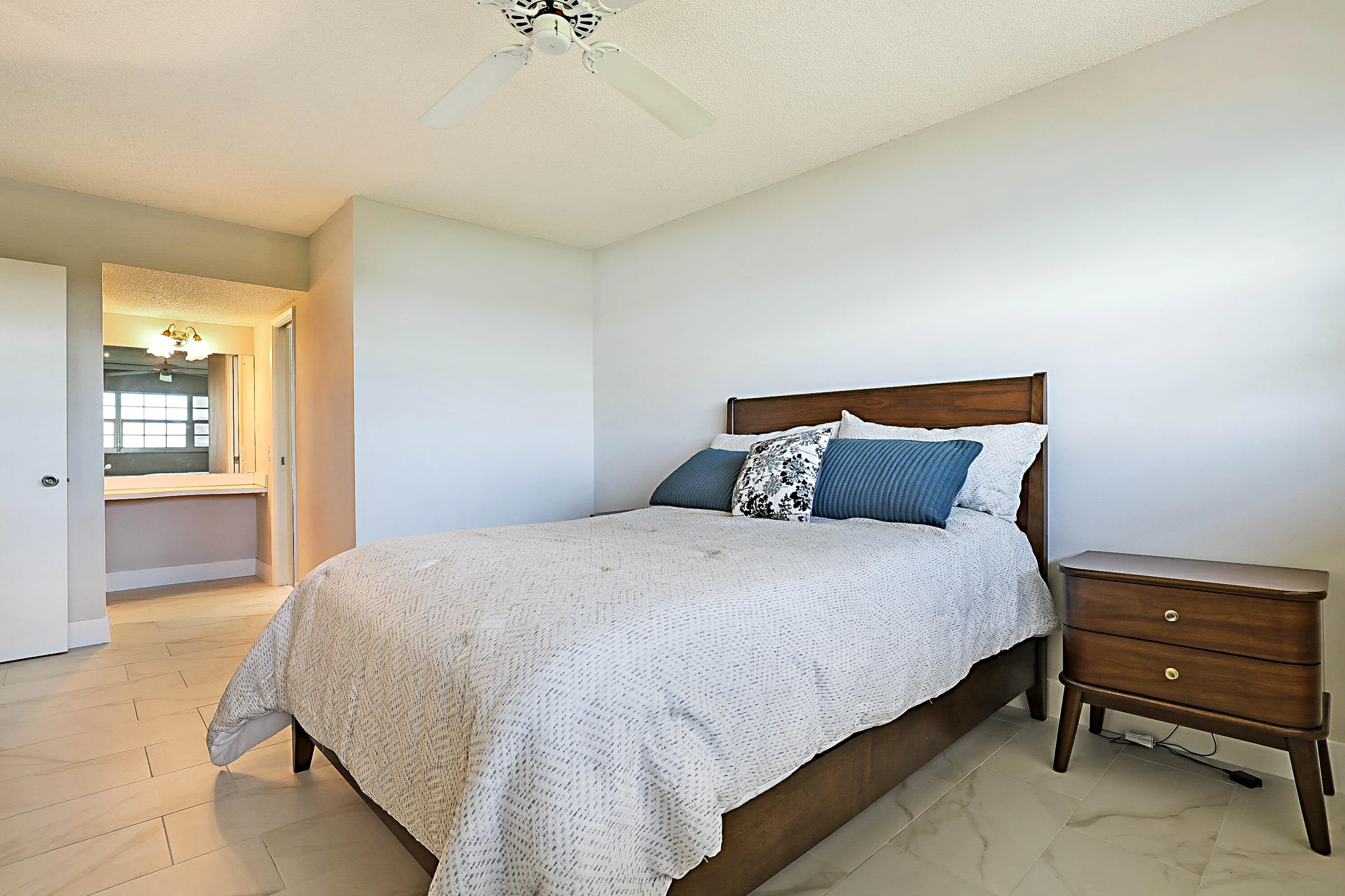 575 Oaks Lane #703