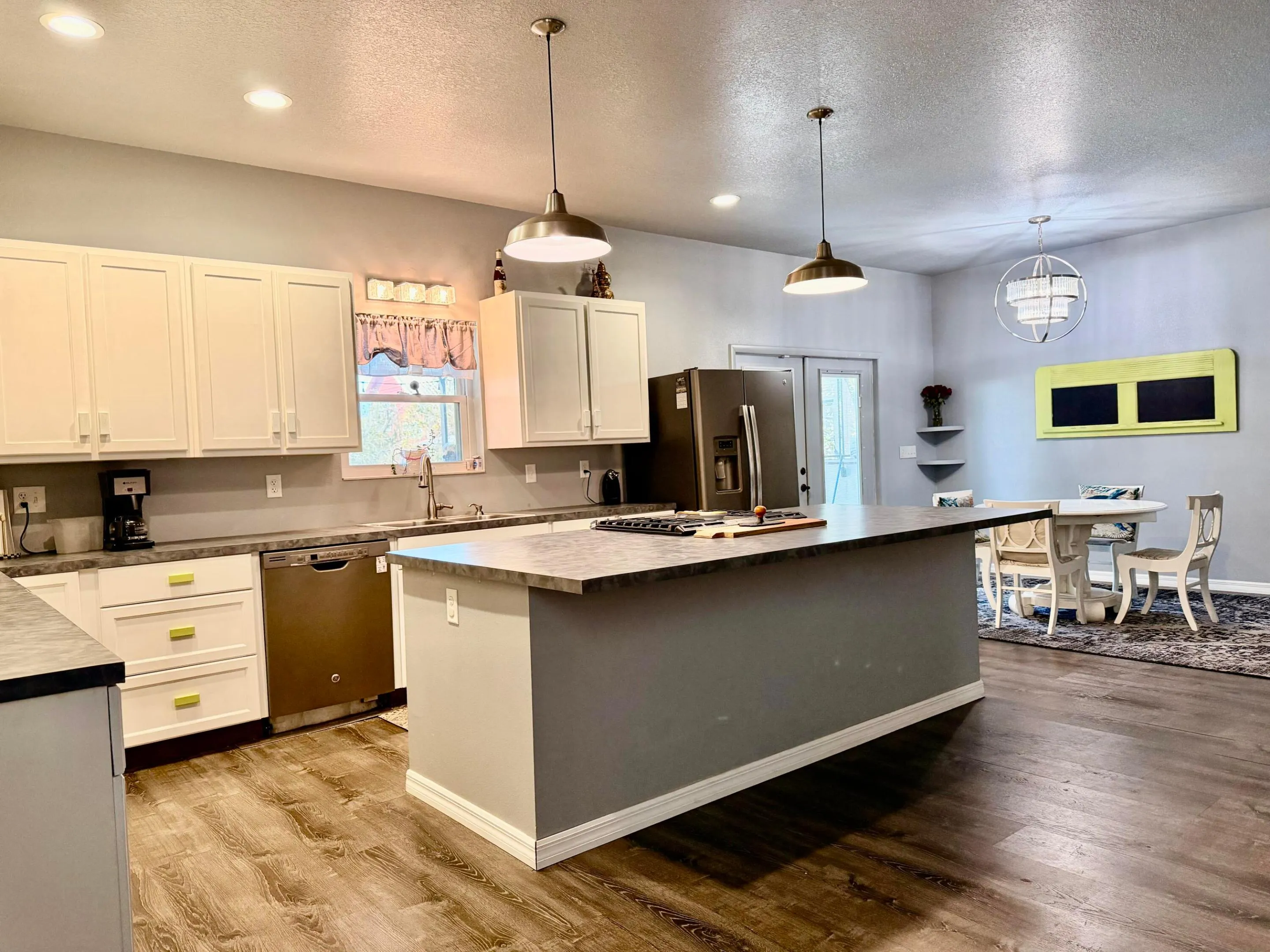 4390 Us Highway 441 SE