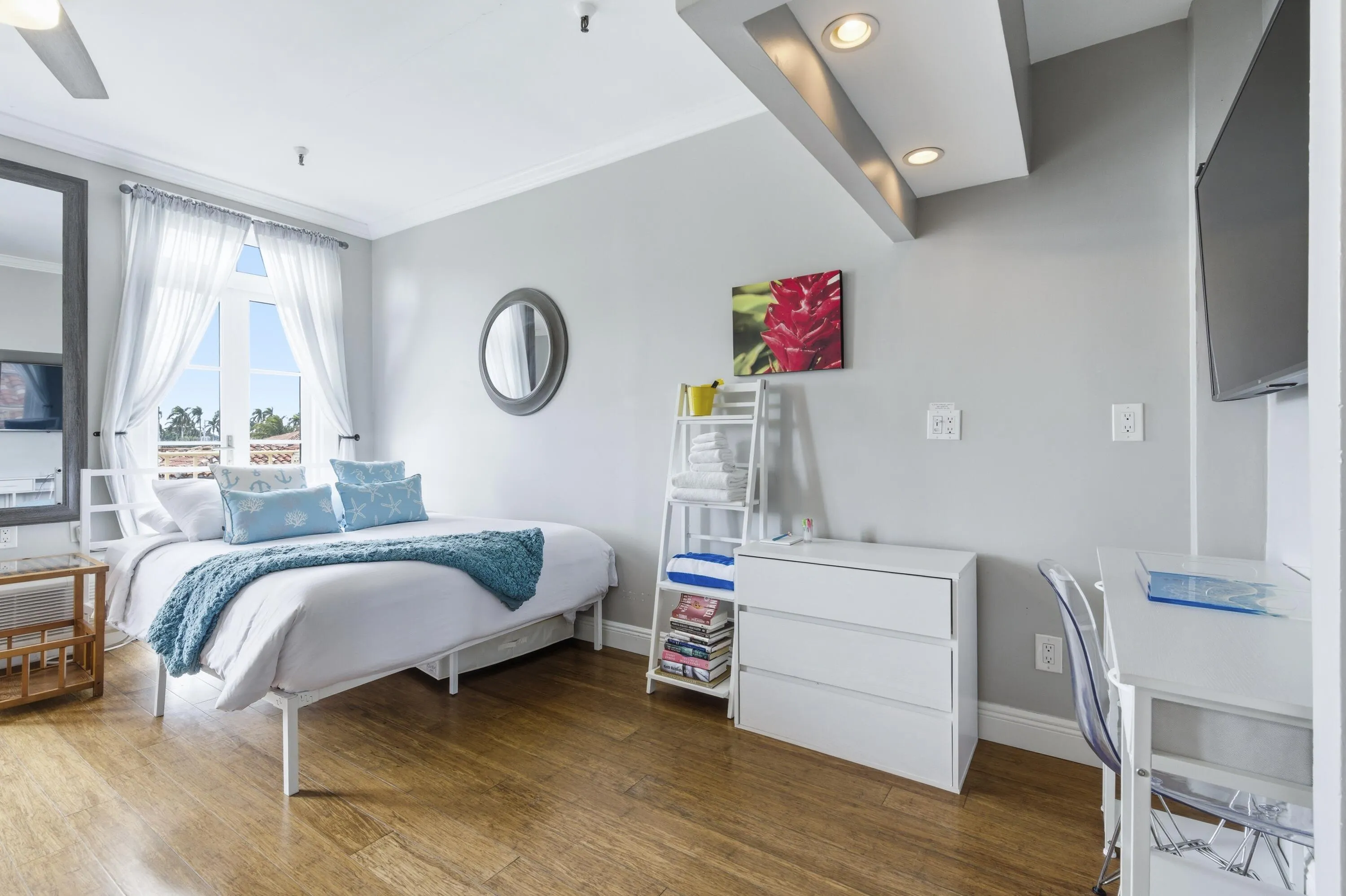 235 Sunrise Avenue #3013