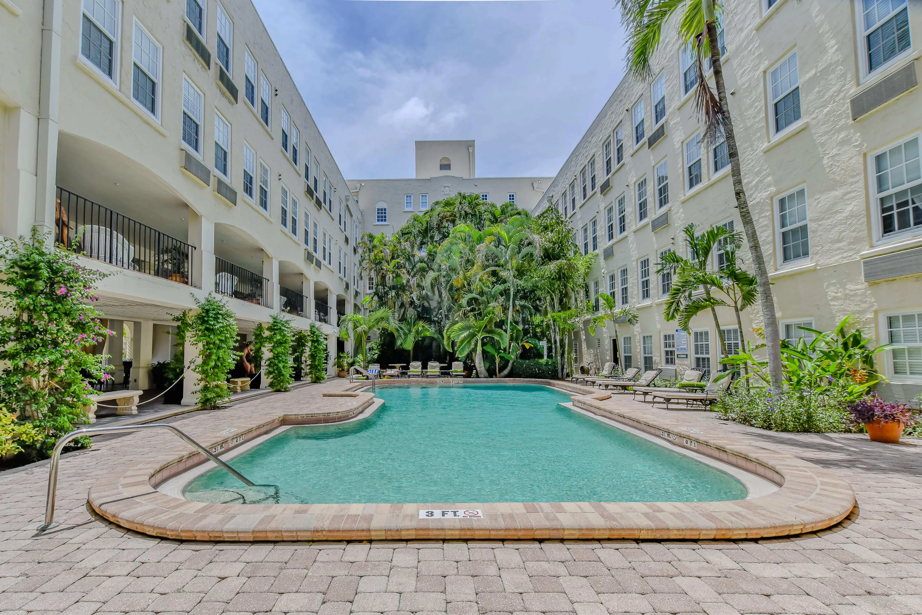 235 Sunrise Avenue #3013