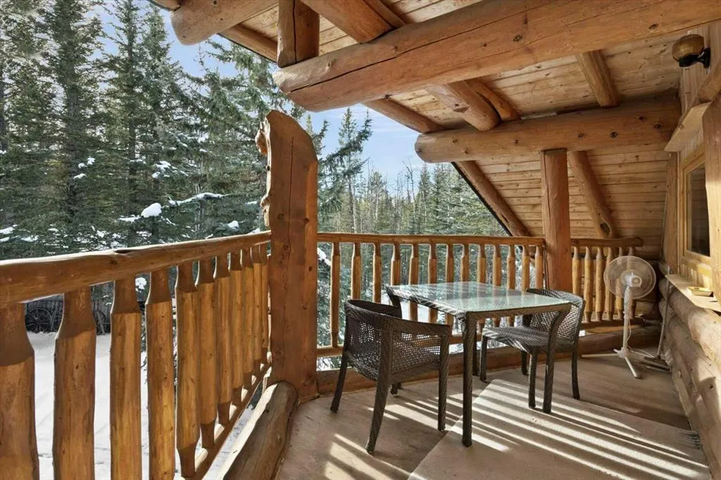 64 Breezewood Bay