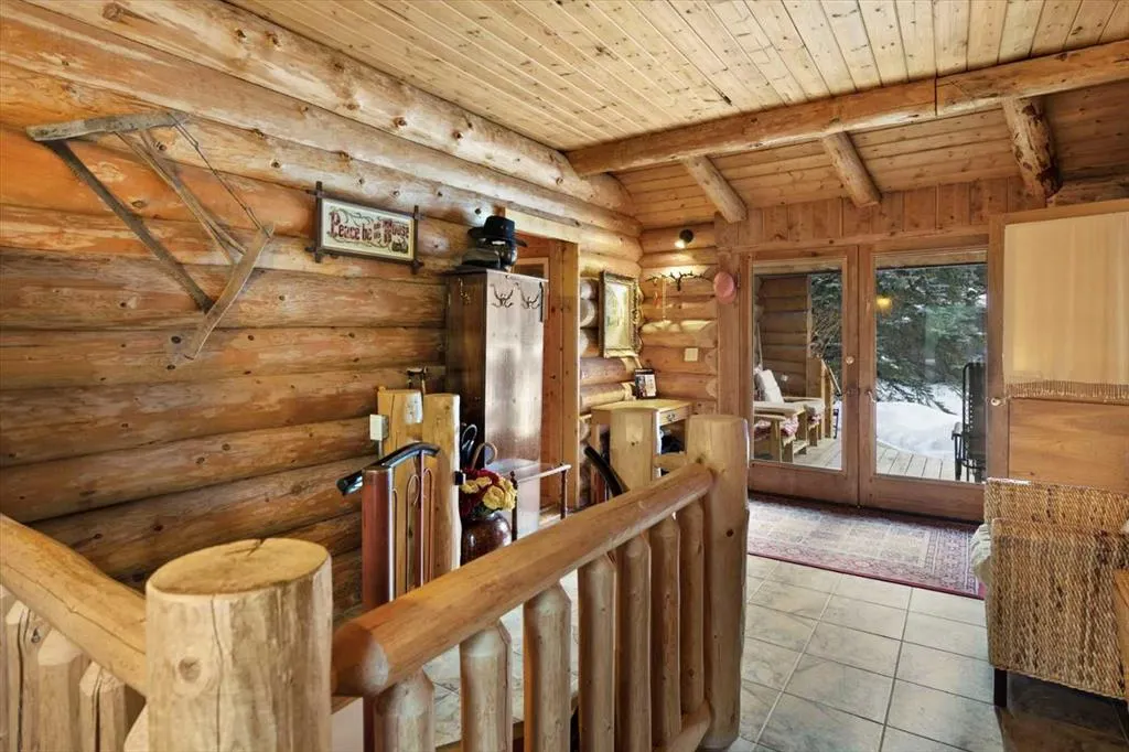 64 Breezewood Bay