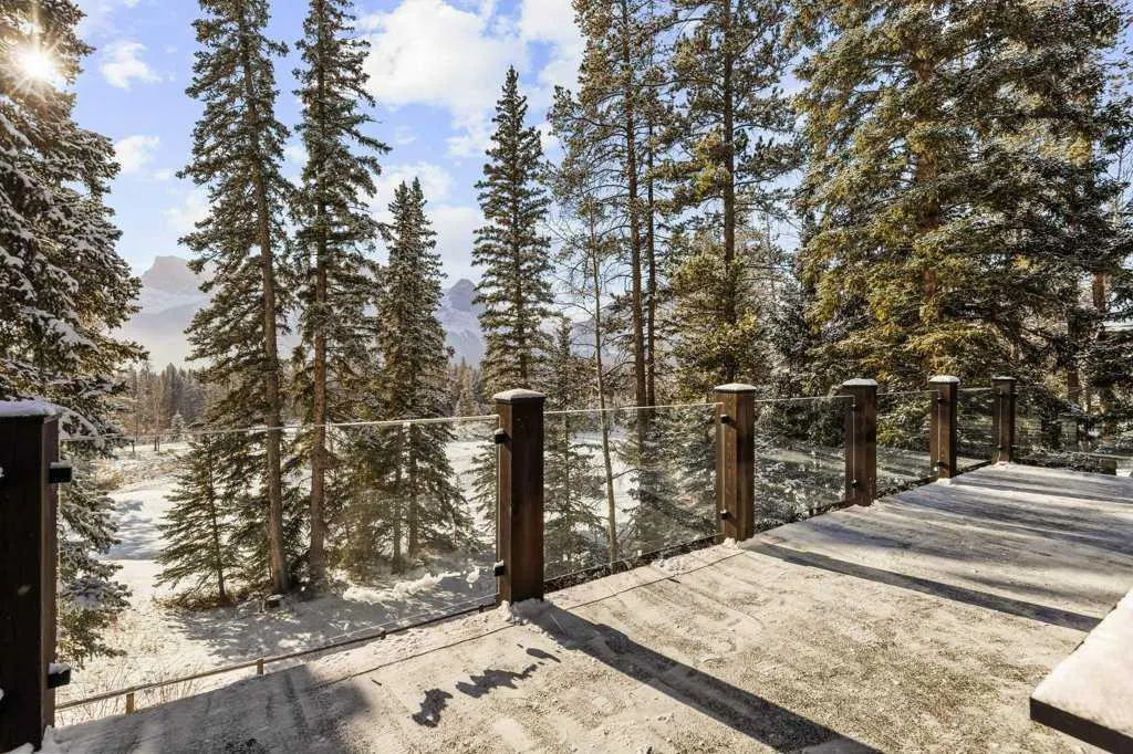 137 Silvertip Ridge