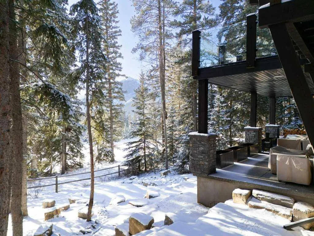 137 Silvertip Ridge