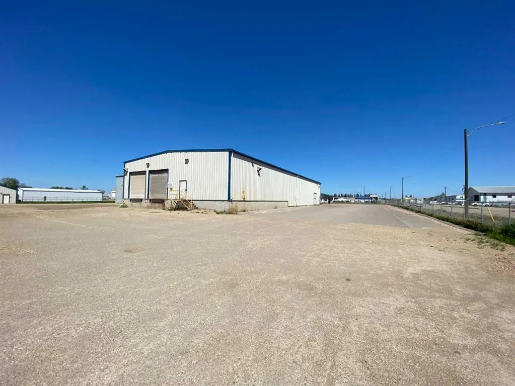 6701 & 6705 44 Avenue
