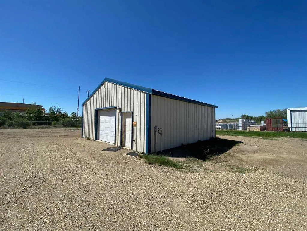 6701 & 6705 44 Avenue