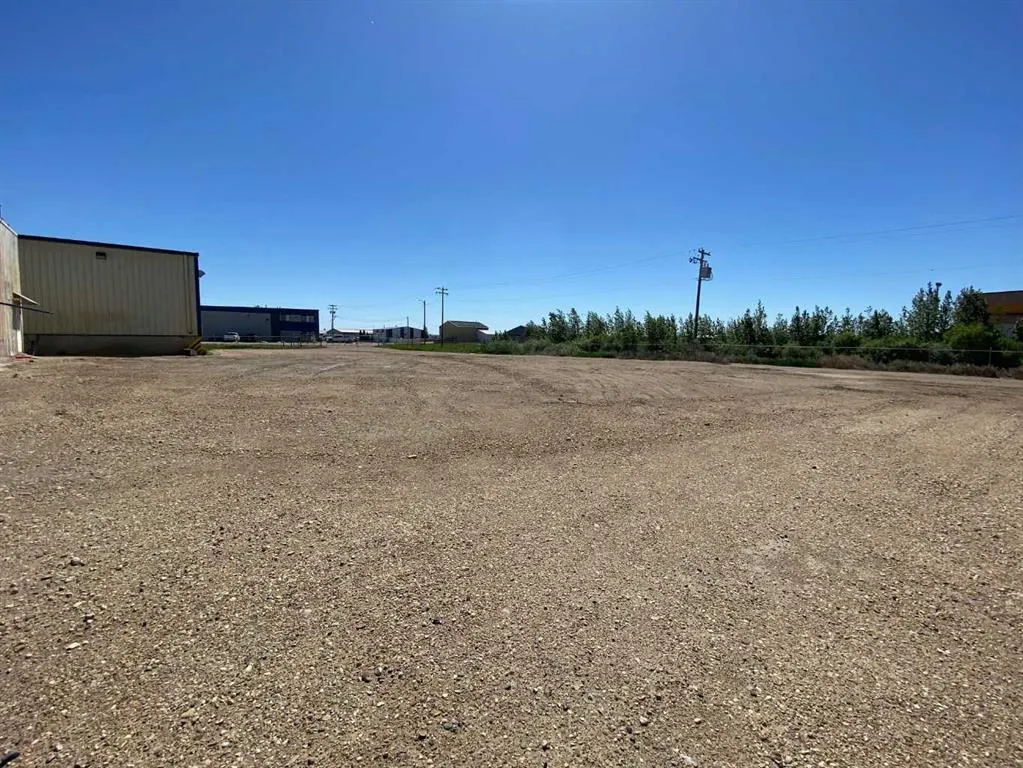 6701 & 6705 44 Avenue