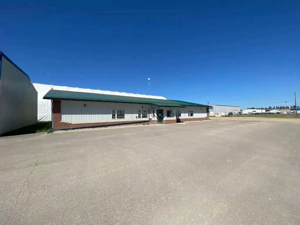 6701 & 6705 44 Avenue