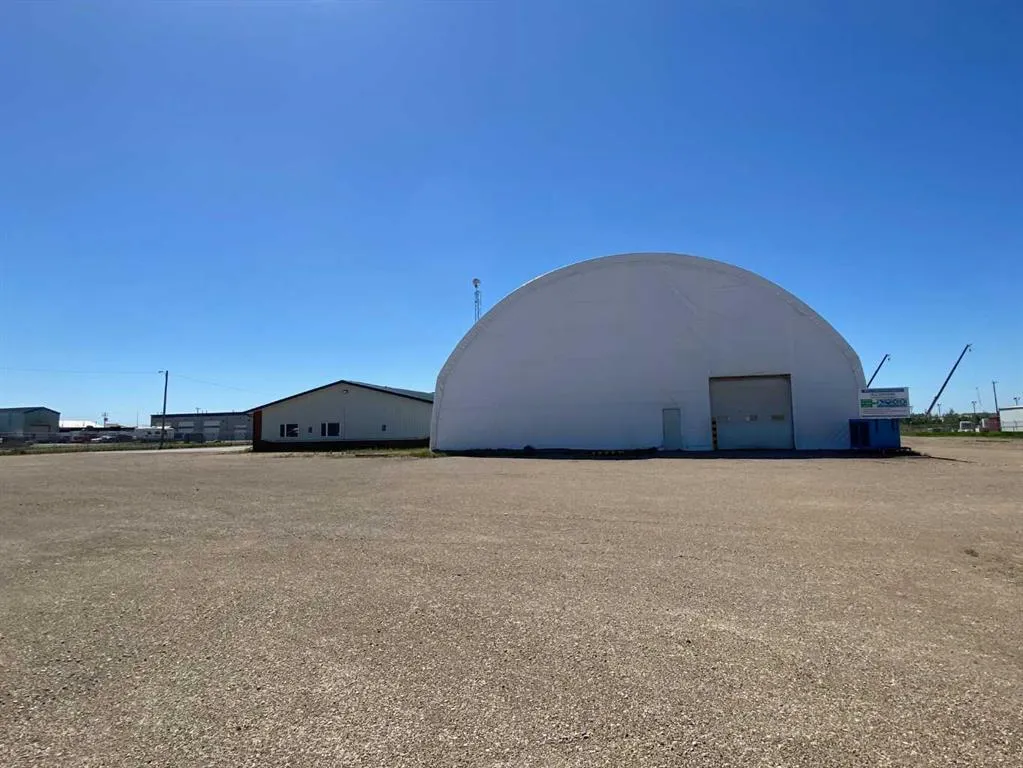 6701 & 6705 44 Avenue