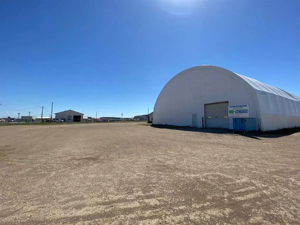 6701 & 6705 44 Avenue