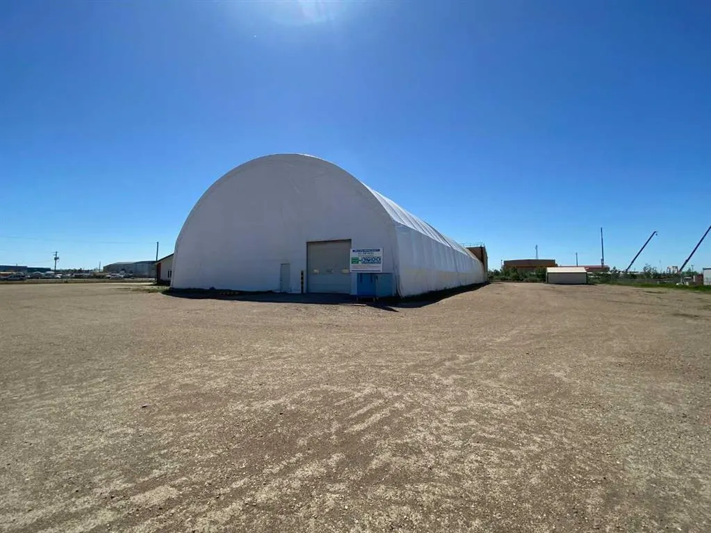 6701 & 6705 44 Avenue