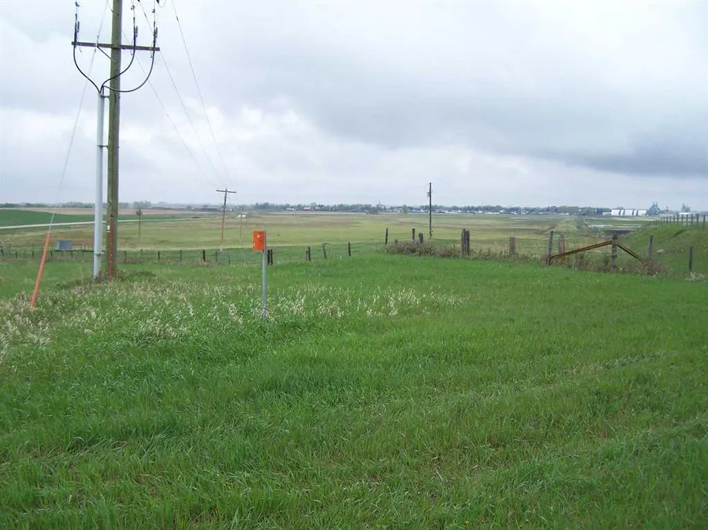 NW-01-28-26-W4   / On Hwy 9  and Rge Rd 261