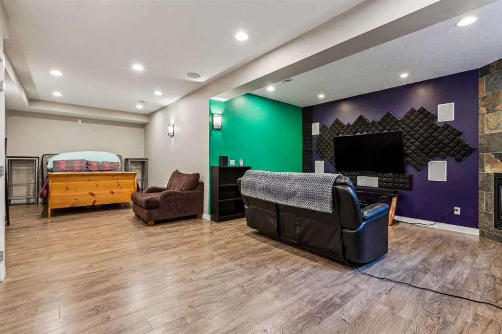 25 Westridge Way