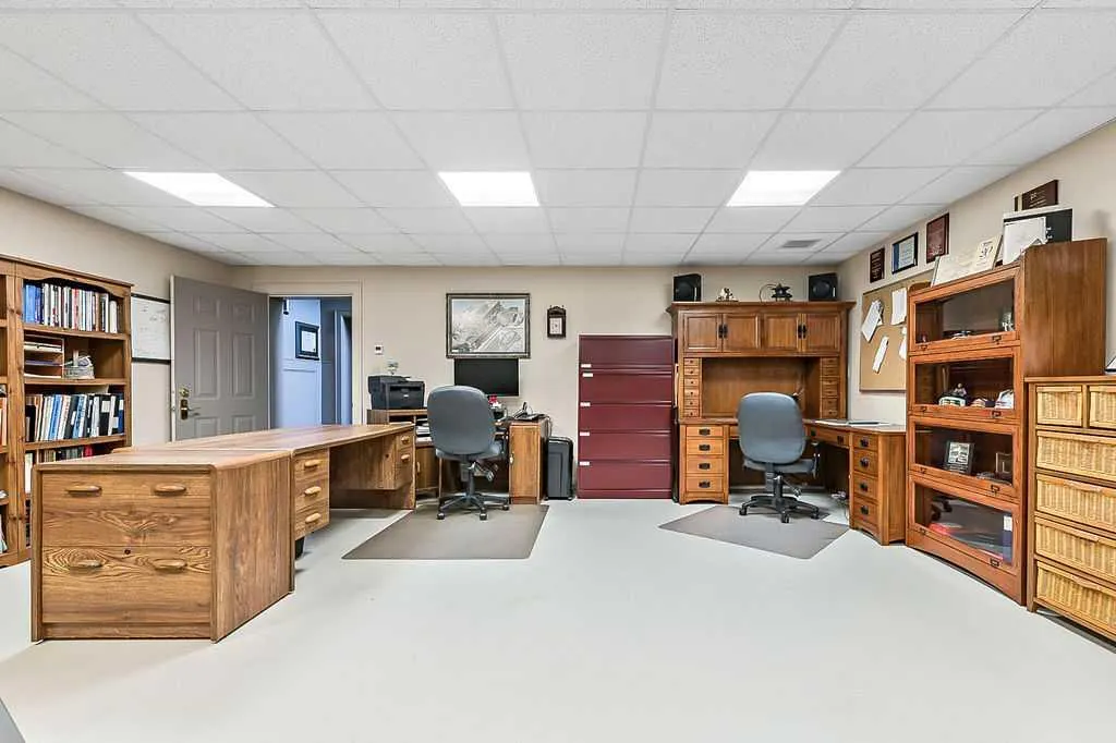 224035 318 Avenue W