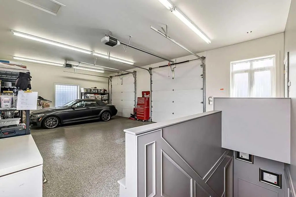 224035 318 Avenue W