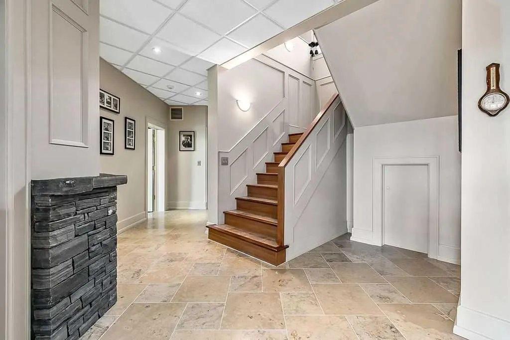 224035 318 Avenue W