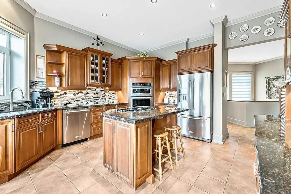 224035 318 Avenue W