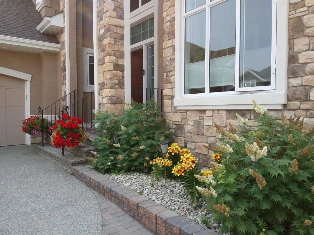 80 Cranarch Heights SE