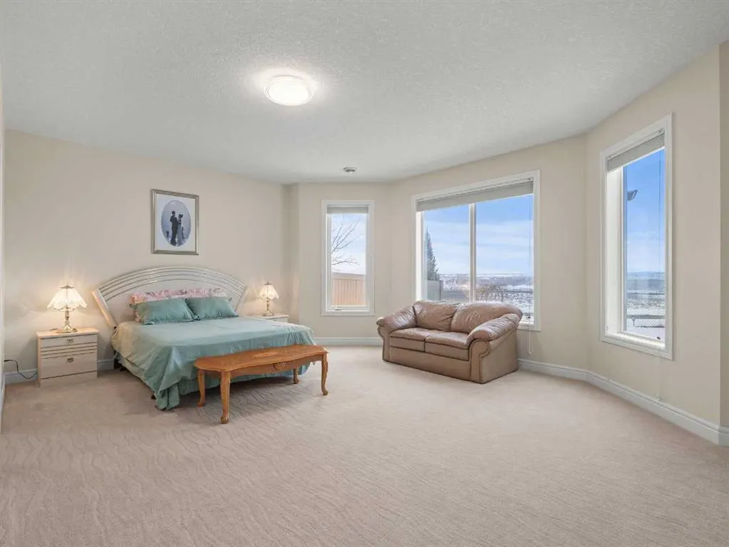 80 Cranarch Heights SE