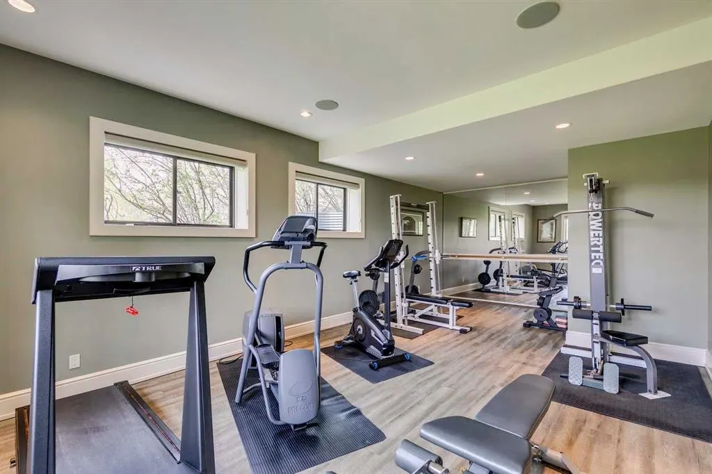 290226 316 Street W
