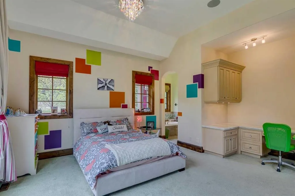 290226 316 Street W