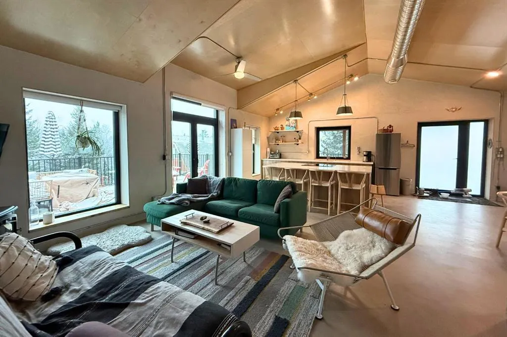 211 Street W