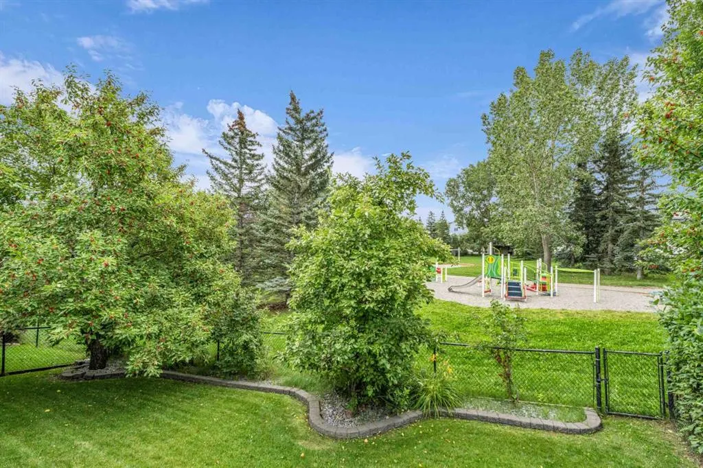 183 Macewan Ridge Close NW