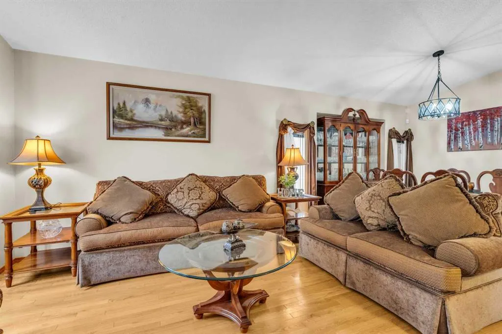 183 Macewan Ridge Close NW