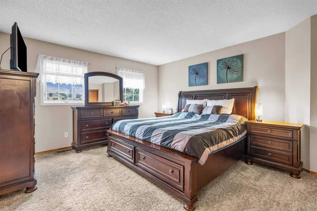 183 Macewan Ridge Close NW