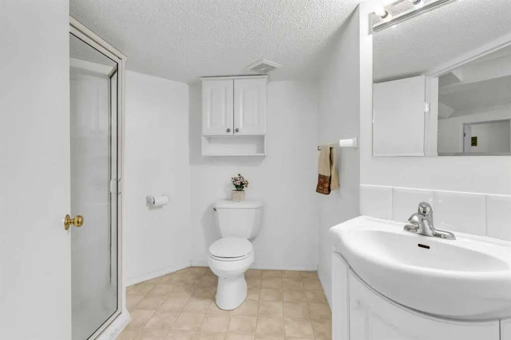 183 Macewan Ridge Close NW