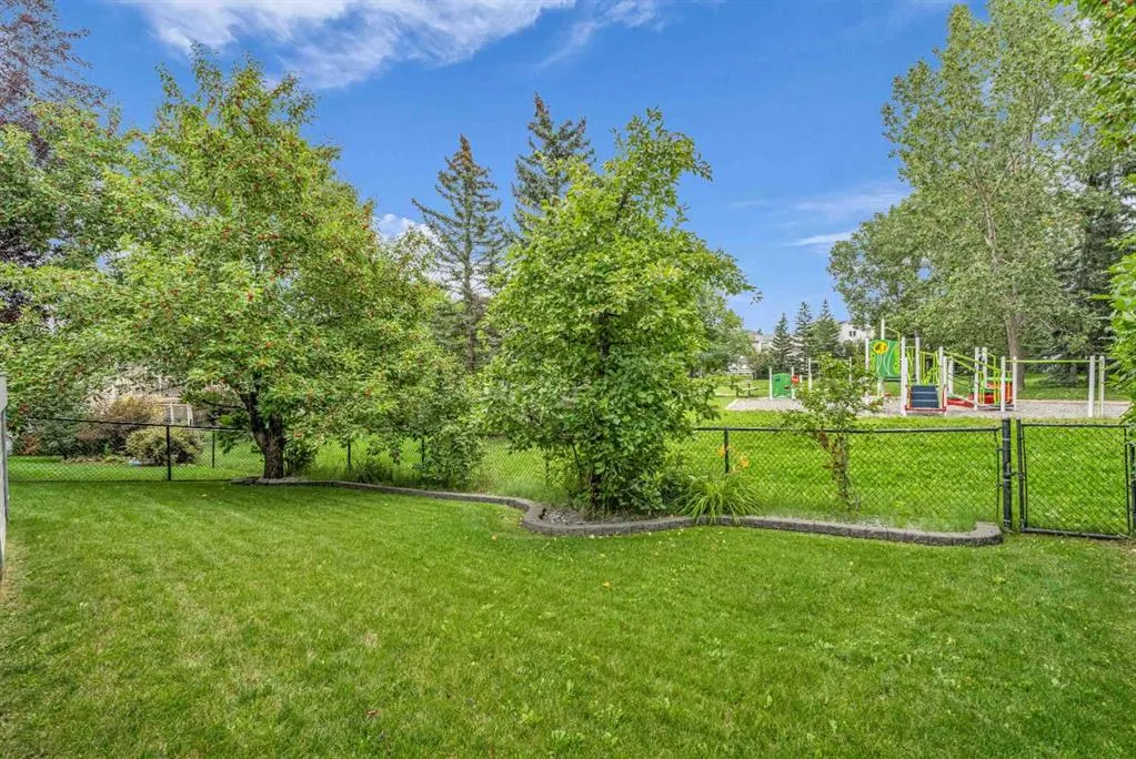183 Macewan Ridge Close NW