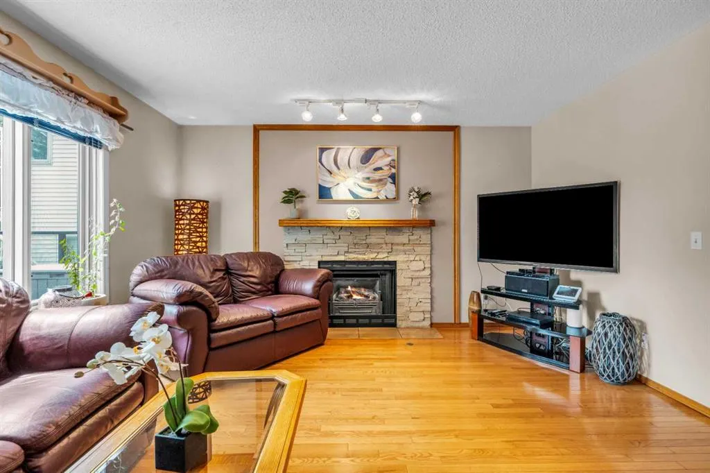183 Macewan Ridge Close NW