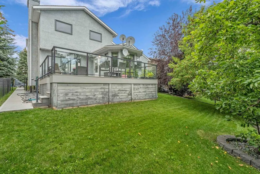 183 Macewan Ridge Close NW