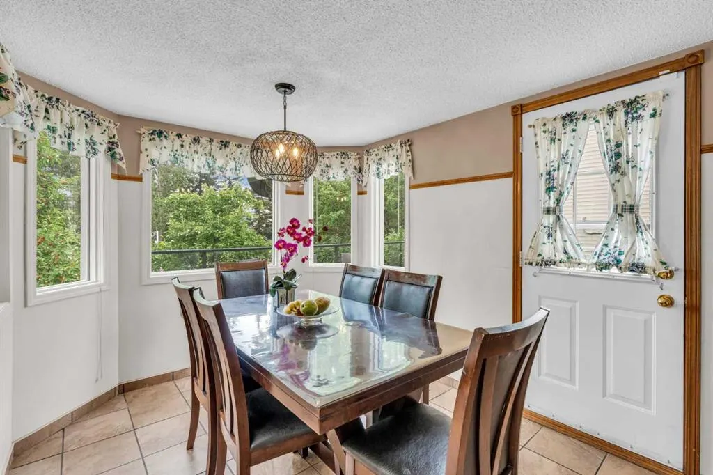 183 Macewan Ridge Close NW