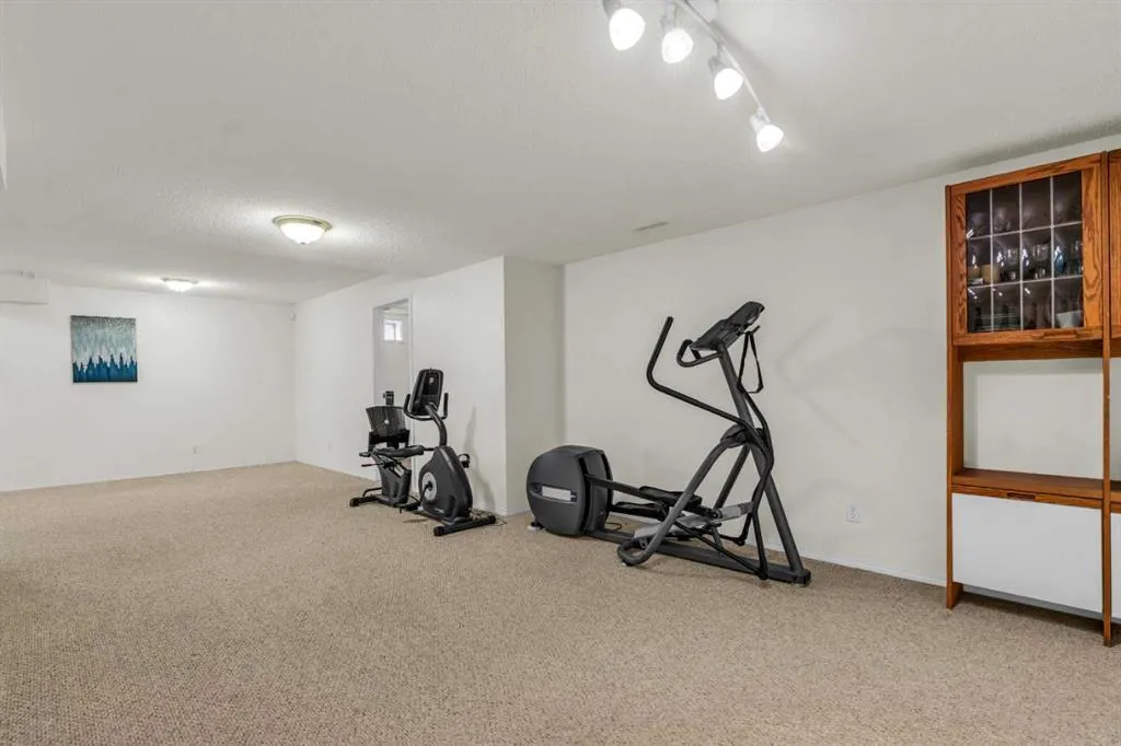 183 Macewan Ridge Close NW