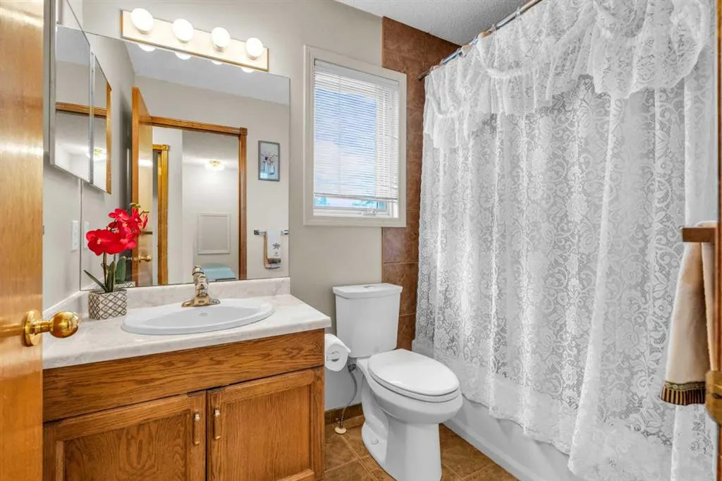 183 Macewan Ridge Close NW