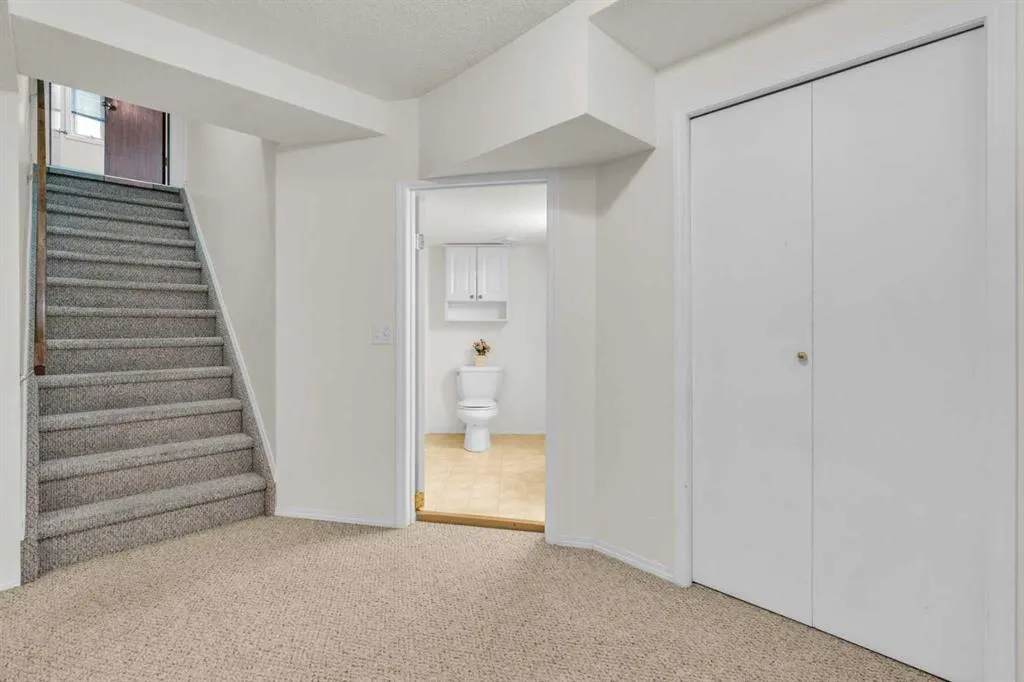 183 Macewan Ridge Close NW